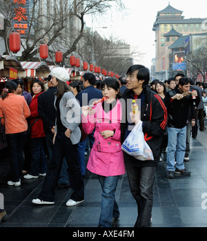 Snack-marché dans la rue Donghuamen près de Wangfujing, Beijing, Chine. 23-Mar-2008 Banque D'Images