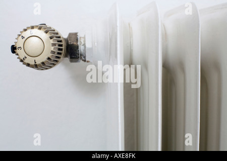 Thermostat sur chauffage, close-up Banque D'Images