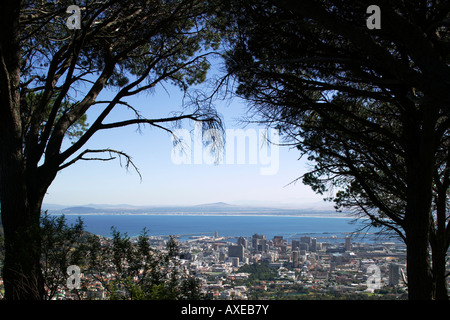 Cape Town Afrique du Sud Table Mountain National Park centre-ville tentaculaire vue à partir de la partie inférieure des flancs de la Montagne de la table Banque D'Images