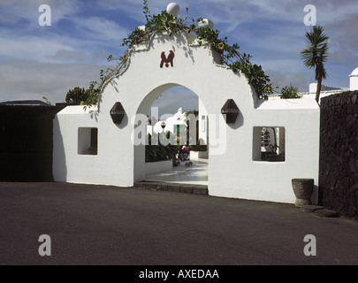 dh Cesar Manriques maison TARO DE TAHICHE LANZAROTE porte voûtée à l'attraction touristique de jardin manrique maison Banque D'Images