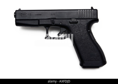 Réplique d'arme de poing glock 17 sur fond blanc Banque D'Images