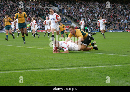 Ben Cohen marquer un essai à l'automne 2005 entre l'Angleterre et l'Australie International à Twickenham, London, UK. Banque D'Images