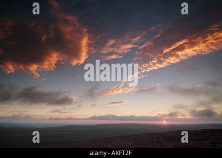 Lever du soleil Ciel Stannage Edge près de Hathersage Derbyshire Peak District National Park près de Sheffield England UK GB EU Europe Stanage Banque D'Images
