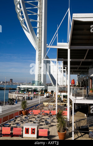 Gunwharf Quays, Spinnaker Tower, Portsmouth, Hampshire, England, UK Banque D'Images