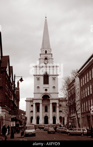 Sépia, Vue de face, l'Église du Christ par Hawksmoor, Spitalfields, East London, UK Banque D'Images