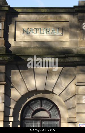 Les thermes naturelles maintenant Informations touristiques à Buxton Derbyshire UK Banque D'Images