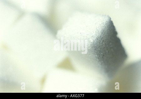 Cubes de sucre blanc empilés les uns sur les autres Banque D'Images