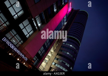 Jusqu'à la place à Brigdewater à Leeds dans la nuit Banque D'Images