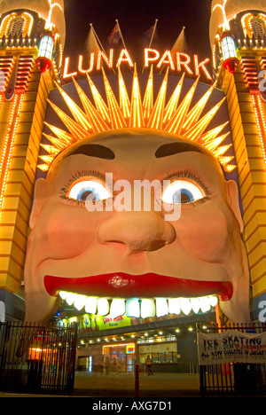 Luna Park Fun Fair Sydney la nuit Banque D'Images