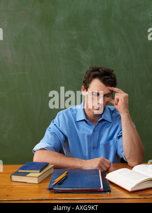 À la lecture de l'enseignant 24 Banque D'Images