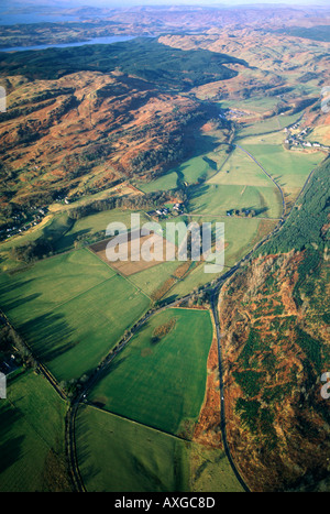 Vue aérienne nord sur la vallée de Kilmartin, près de Crinan, Argyll, Scotland, montrant de nombreux sites archéologiques préhistoriques Banque D'Images