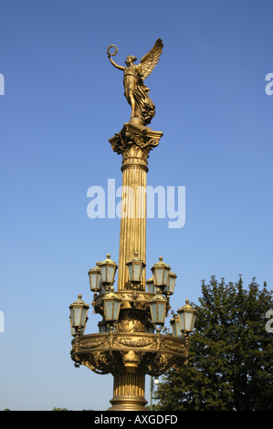 Prague, statue en or Banque D'Images