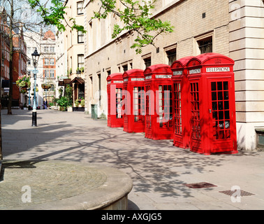 Des cabines téléphoniques rouges, Covent Garden, Londres, GB, UK Banque D'Images