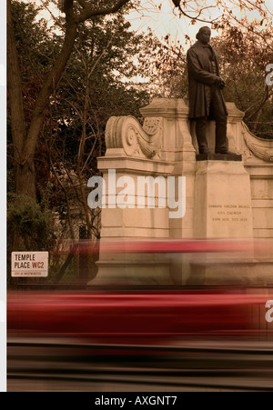 Isambard Kingdom Brunel statue sur l'Embankment London UK Banque D'Images