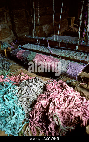 L'Uttar Pradesh Inde Fatehpur Sikri Métiers à tisser tapis de chiffon sous la mosquée Banque D'Images