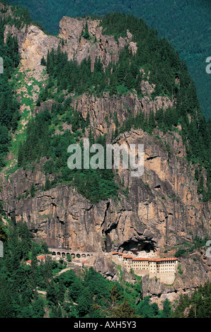 Vue exceptionnelle du monastère de Sumela sur des montagnes de cliif Karadag Zigana Turquie Trabzon Banque D'Images