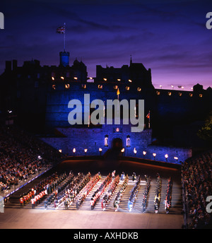 Edinburgh Military Tattoo a lieu sur l'esplanade du château d'Édimbourg chaque année au cours du mois d'août Banque D'Images