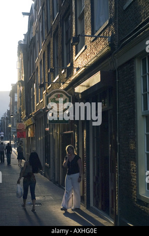 Rue étroite à Amsterdam Banque D'Images