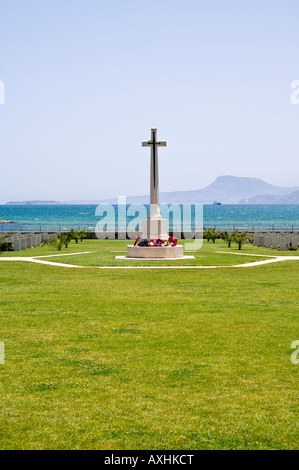 Monument à la croix du cimetière de guerre des Alliés, la baie de Souda, en Crète, Grèce. Banque D'Images