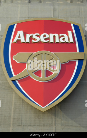 Close up du nouveau stade de football Arsenal Unis montrant l'insigne du club London UK Banque D'Images