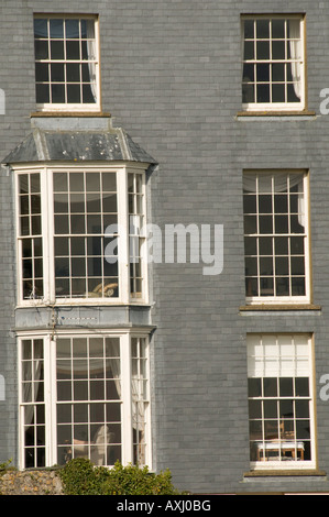Bardage en ardoise à l'extérieur de l'époque Regency town house Tenby, Pembrokeshire Wales UK Banque D'Images