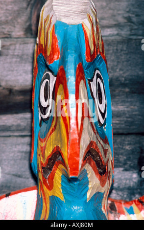 TOTEM INUIT Alaska Alaska Juneau PEINTURE USA voyages Amérique du Nord verticales verticale Native American arts peinture l'animal b Banque D'Images