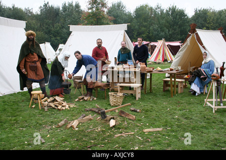 Au campement de la Saxe de la reconstitution 1066 Bataille de Hastings. Banque D'Images