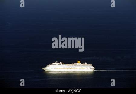 Mme de croisière Costa Concordia qui quittent le port de Palerme, Sicile. Banque D'Images