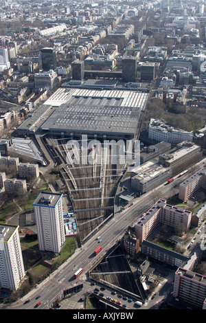 Vue aérienne oblique de haut niveau au sud-est de la gare de Euston Hampstead Road Londres NW1 W1 WC2 England UK Février 2006 Banque D'Images