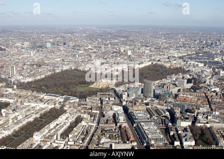 Vue aérienne oblique de haut niveau au nord-est de Westminster et Belgravia Buckingham Palace Victoria Station St James's Park Banque D'Images