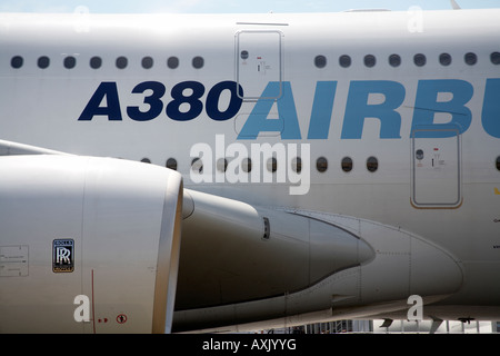 Particulier du fuselage de l'Airbus A380 à double étage avion superjumbo en exposition statique au salon Farnborough International Air Banque D'Images