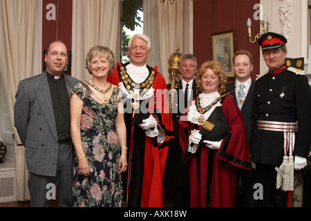 Robin Jowit Son Honneur le maire de Richmond sur la Tamise et Daphné Maire Adjoint au Maire Chef Clare cérémonie rendant Banque D'Images