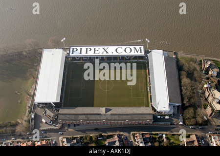 Vue aérienne oblique de haut niveau au sud de Fulham Football Club sol Londres SW6 England UK Janvier 2006 Banque D'Images