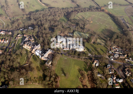 Vue aérienne oblique de haut niveau au nord de St Mary s'Abbaye et Belmont School London NW7 England UK Janvier 2006 Banque D'Images