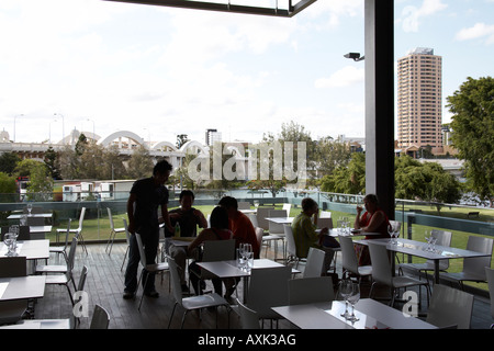 Café en plein air dans la galerie d'Art Moderne de Brisbane Queensland QLD Australie Banque D'Images