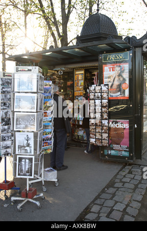 Kiosk in Paris, France Banque D'Images