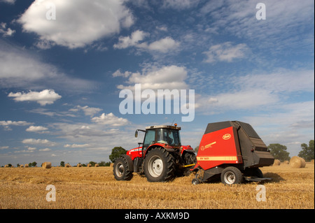 Le tracteur et la presse Banque D'Images