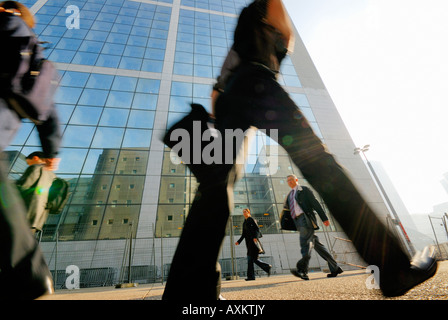 Businessman et banlieusards quartier financier de la Défense Paris France Banque D'Images