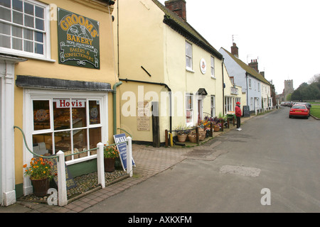 La Norfolk Burnham Market High Street maisons autour de la place du village Banque D'Images