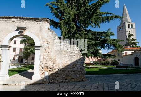 Vue sur les rues de la vieille ville de Porec Banque D'Images