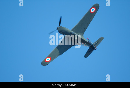 Morane Saulnier MS-406 (D-3801), rare et historique français de la DEUXIÈME GUERRE MONDIALE avion de chasse en vol Banque D'Images