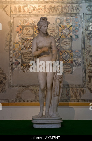 Statue de Vénus et 2ème siècle à l'intérieur du musée des mosaïques libyenne Tripoli Libye carré vert Banque D'Images