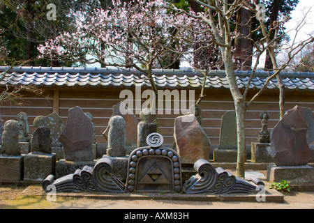 La sculpture à Kyaku Kannon jardin avec une centaine de scupltures de Kannon temple bouddhiste Zen Engakuji à Kamakura, Japon Banque D'Images