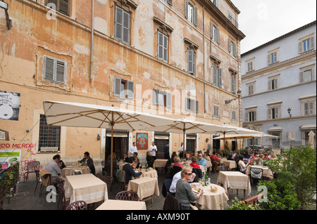 Restaurant typique dans le quartier de Trastevere, Rome, Italie Banque D'Images