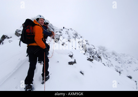 Alpinisme sur la montagne Ben Nevis dans les hautes terres du sud de l'Ecosse 13 03 2008 Banque D'Images