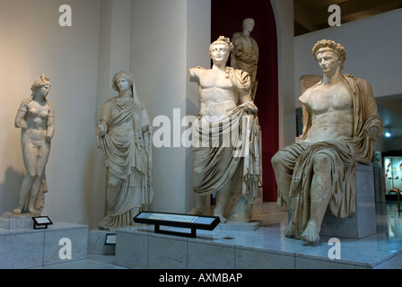 De gauche à droite des statues d'Dibrous Pklwdios Niron vénus et à l'intérieur de la libyenne Tripoli Libye carré vert Musée Banque D'Images