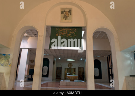 À l'intérieur de l'entrée du Musée libyenne Tripoli Libye carré vert Banque D'Images