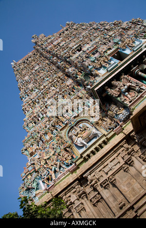 Un gopuram, Temple Meenakshi, Madurai, Tamil Nadu, Inde Banque D'Images