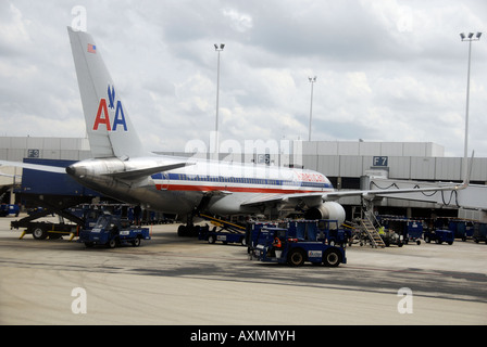 American Airlines en cours d'entretien. Banque D'Images