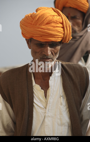 Le nord de l'Indien dans un turban sur le Pèlerinage Panchakroshi Banque D'Images